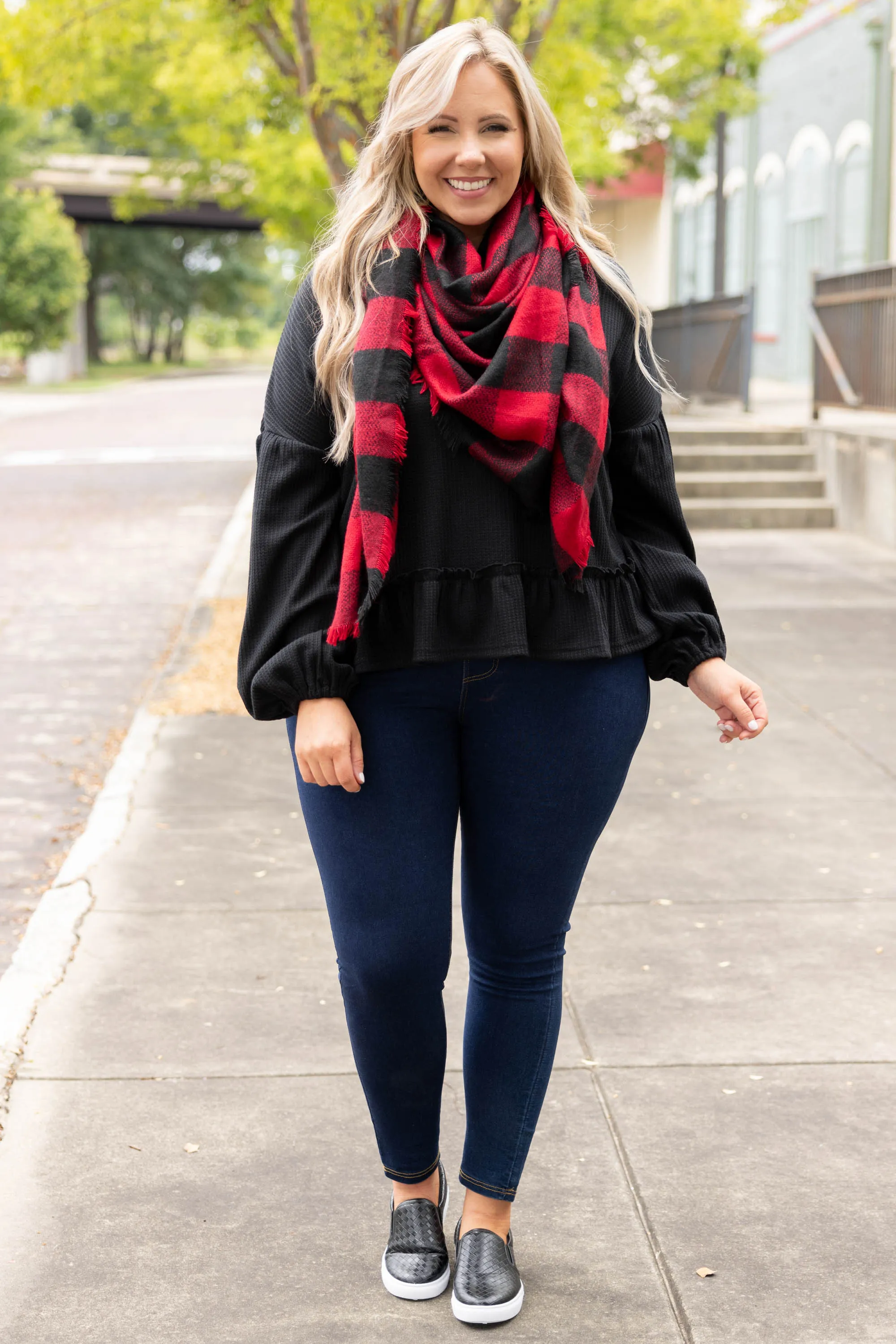 Just Warms My Heart Scarf, Black-Red