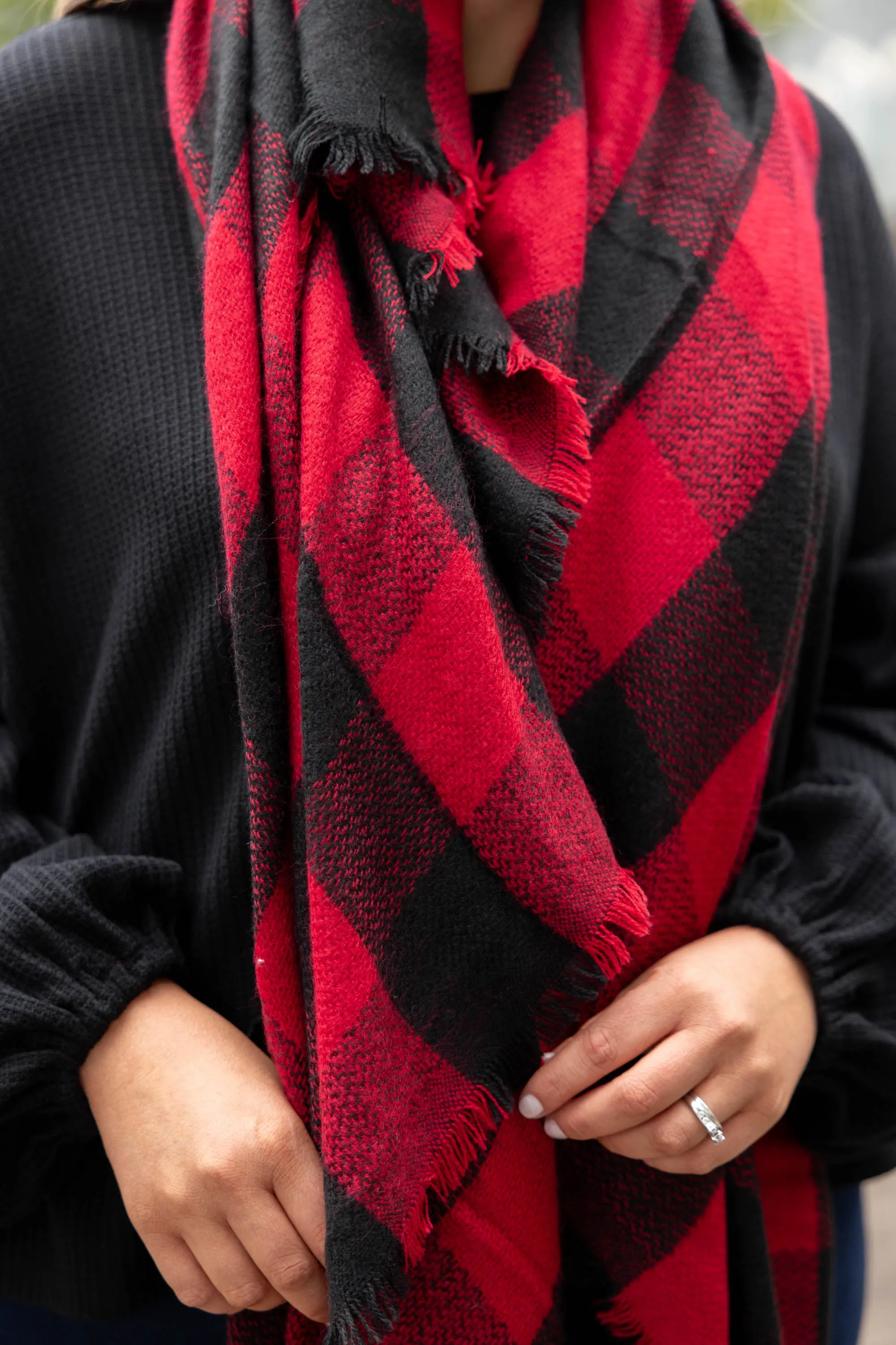Just Warms My Heart Scarf, Black-Red