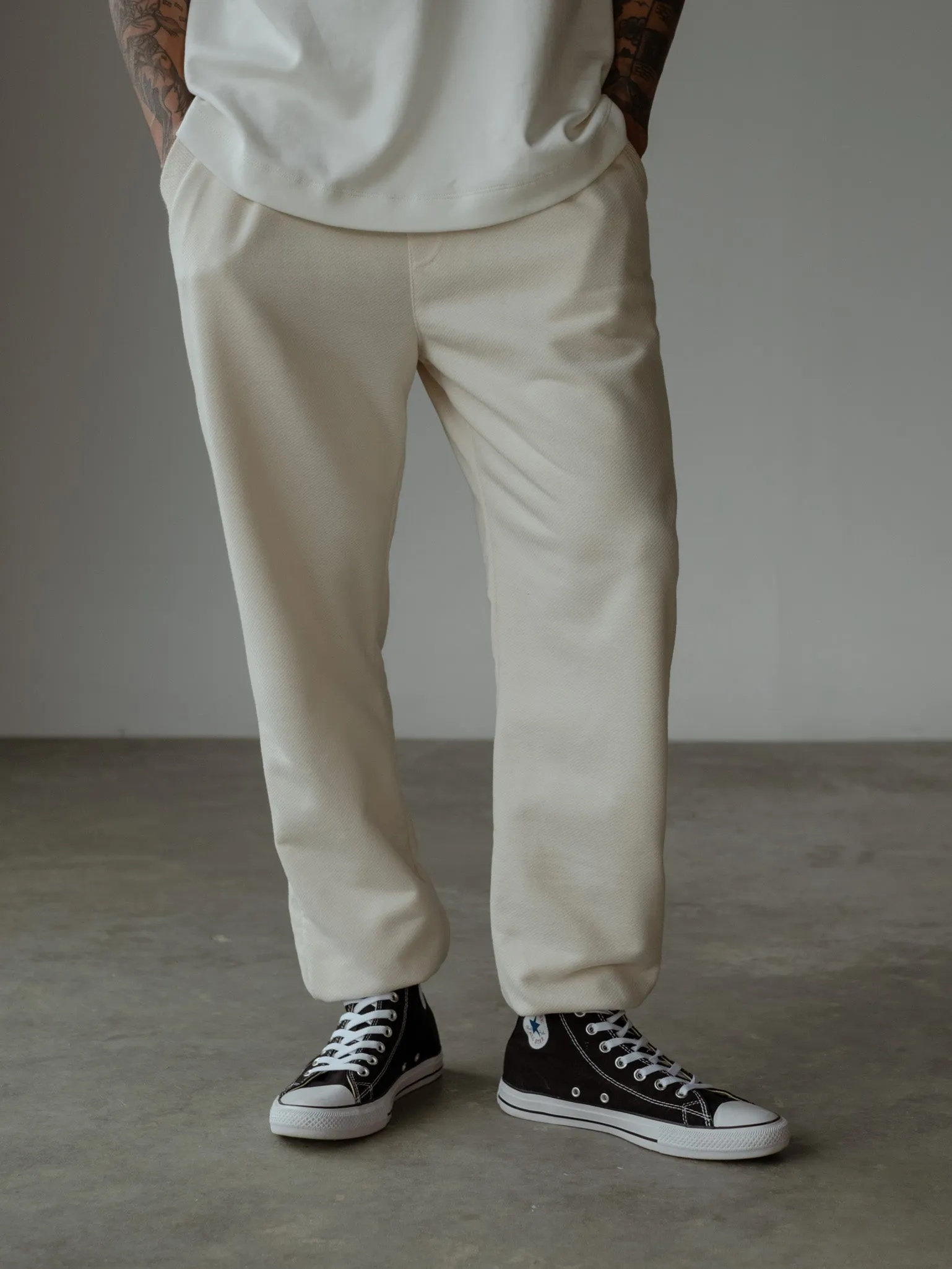 MEN MINIMAL JOGGER - CREAMY
