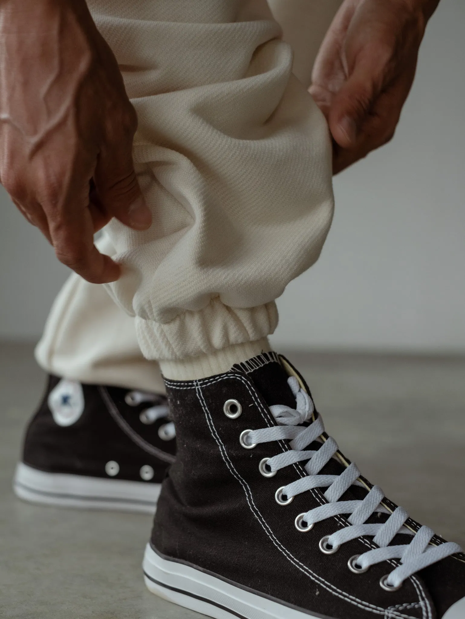 MEN MINIMAL JOGGER - CREAMY