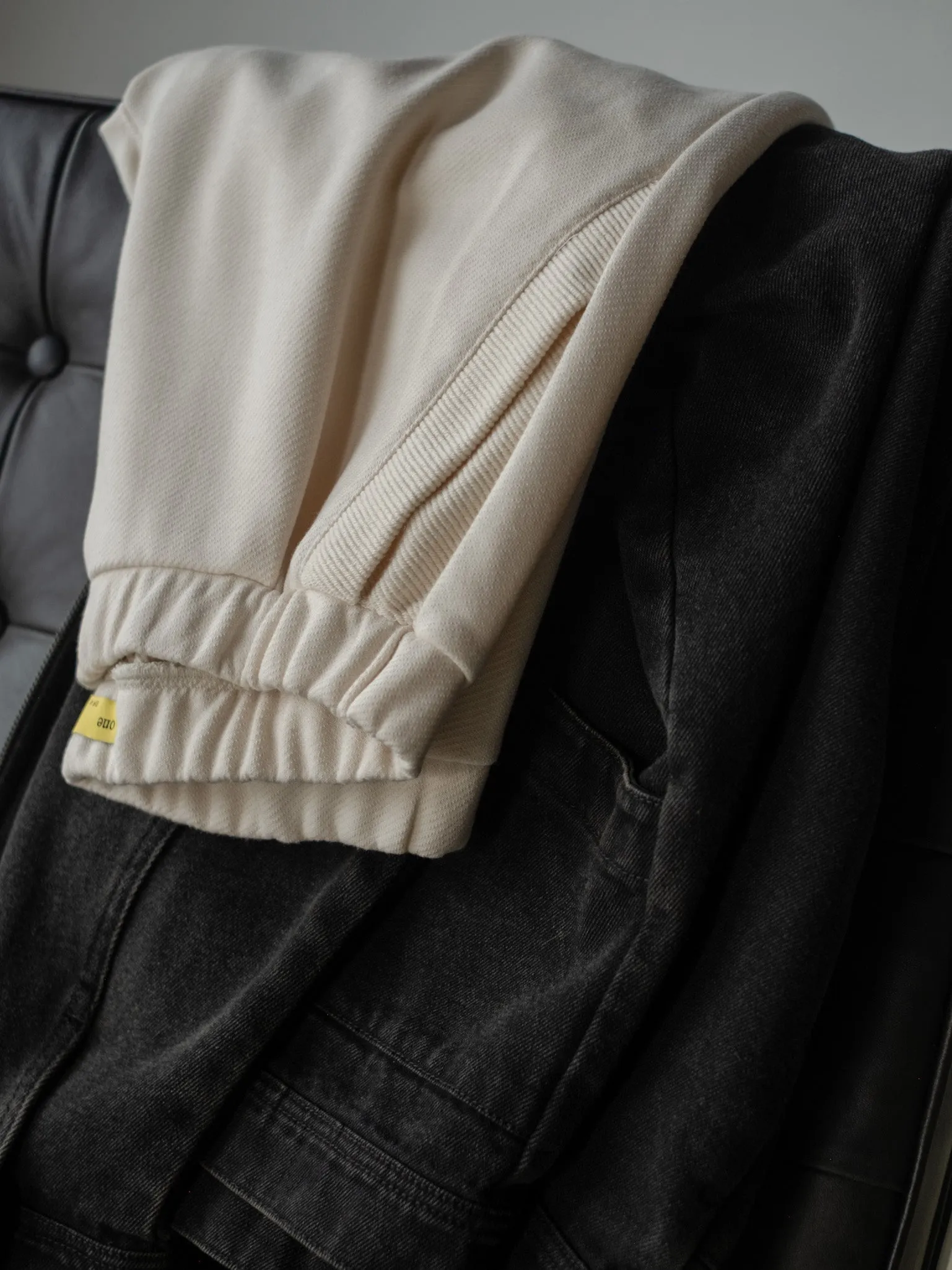 MEN MINIMAL JOGGER - CREAMY