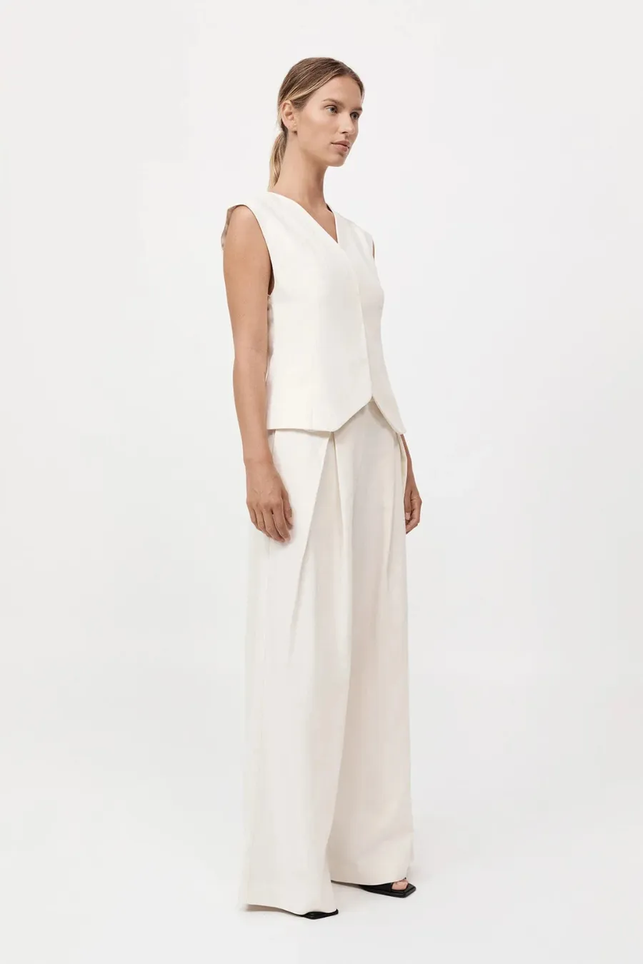 Minimal Tailored Vest Ivory