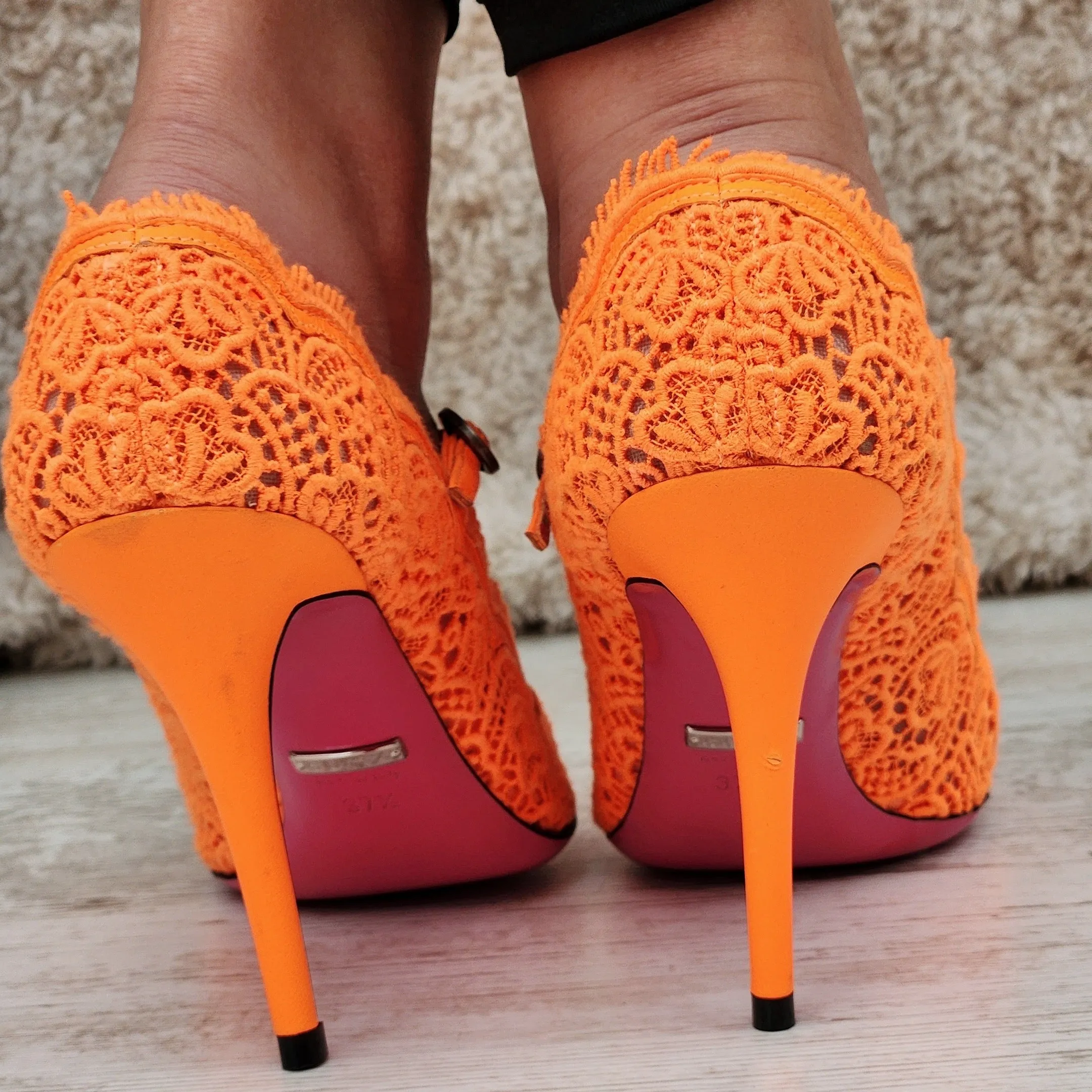 NEW - GUCCI LACE PUMPS EU 37.5/ UK 4.5