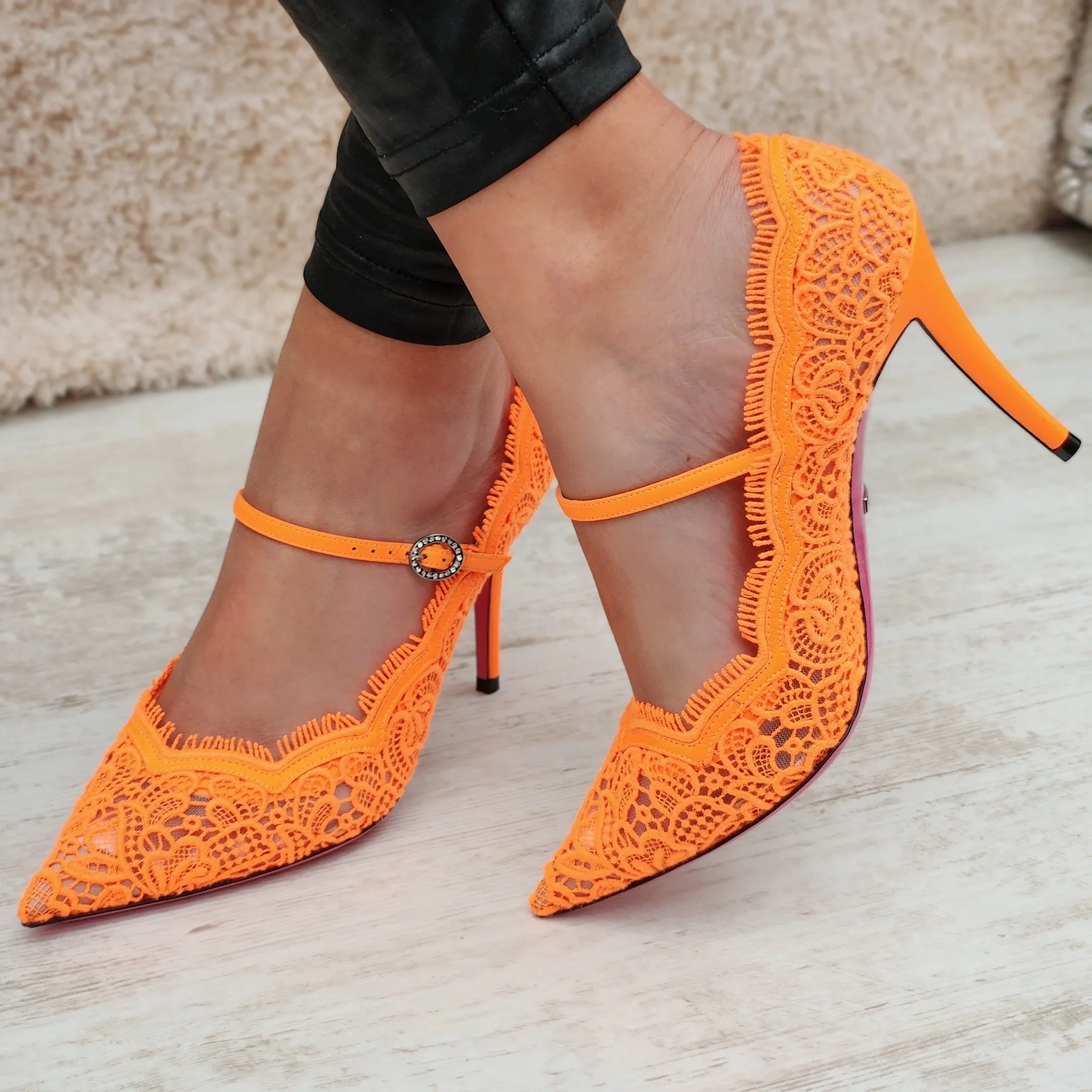 NEW - GUCCI LACE PUMPS EU 37.5/ UK 4.5