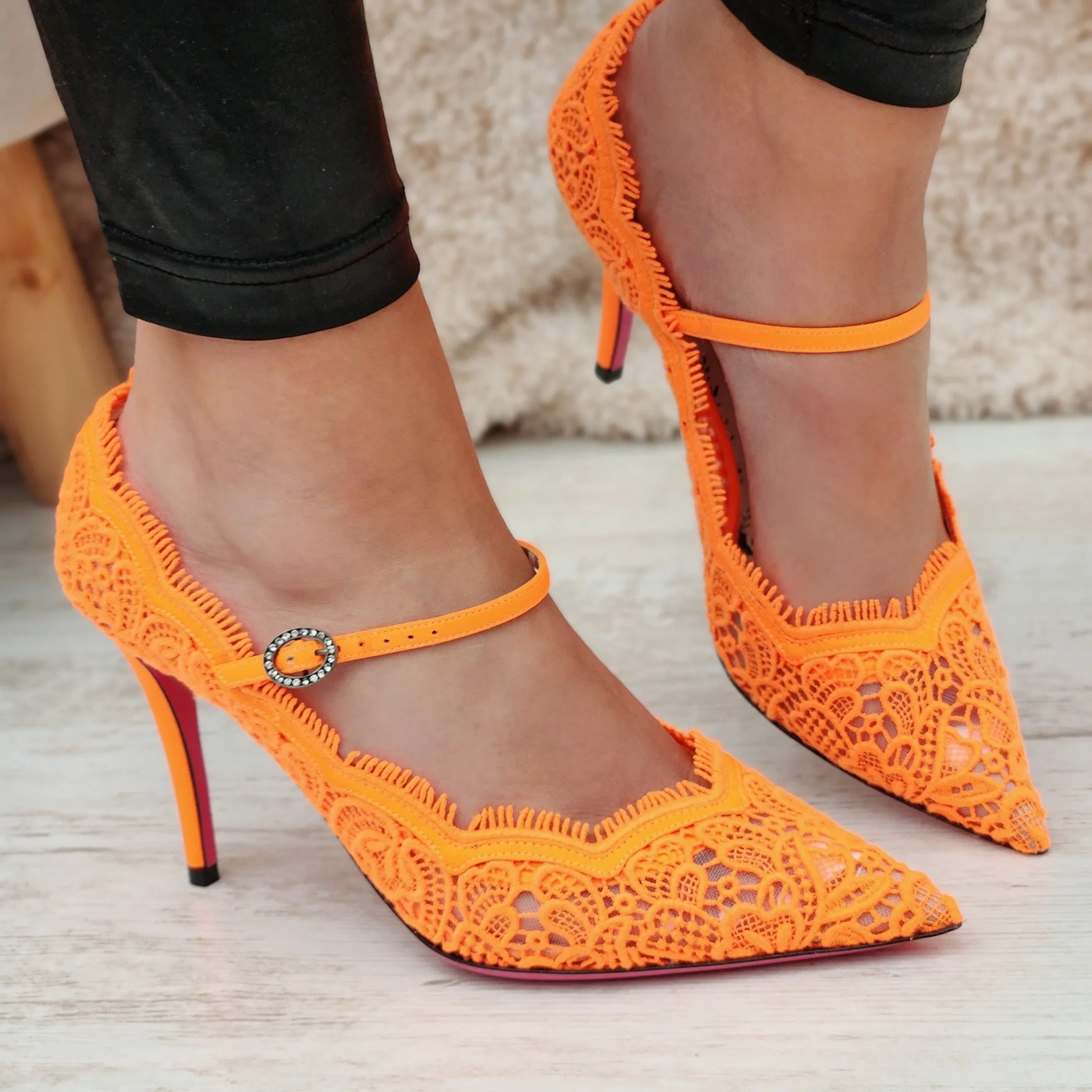 NEW - GUCCI LACE PUMPS EU 37.5/ UK 4.5