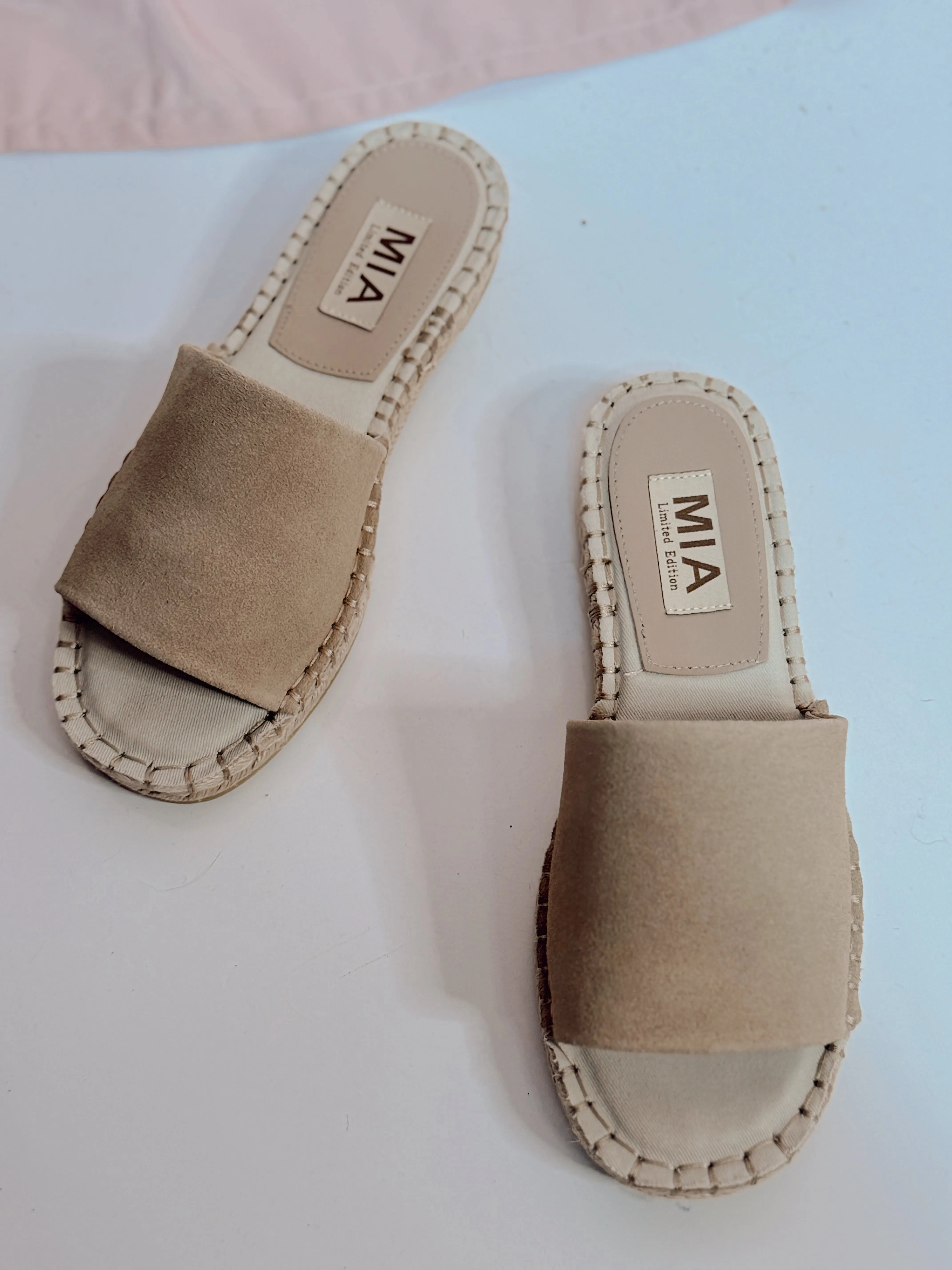 Noveli Suede Sandal - Taupe