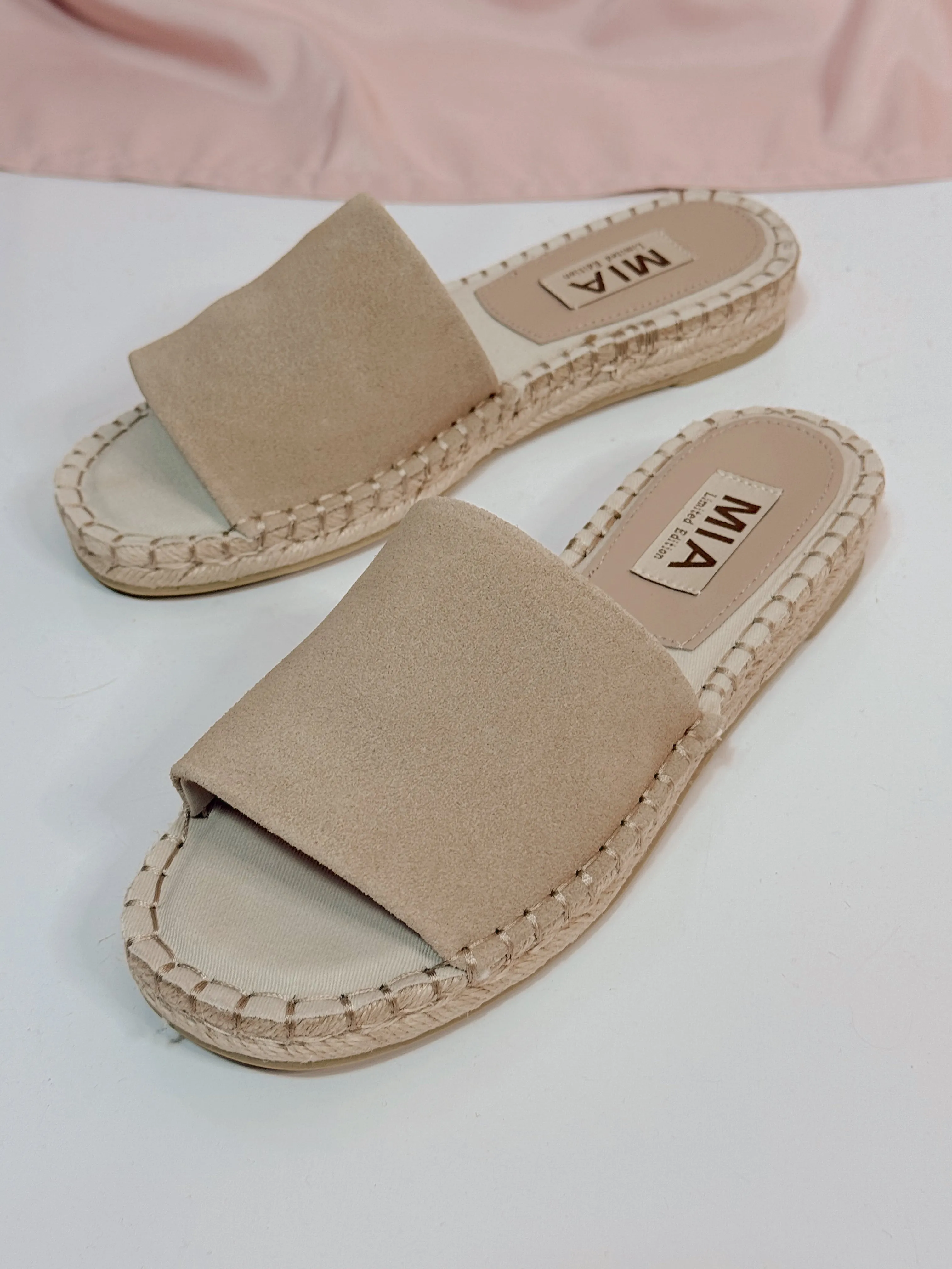 Noveli Suede Sandal - Taupe