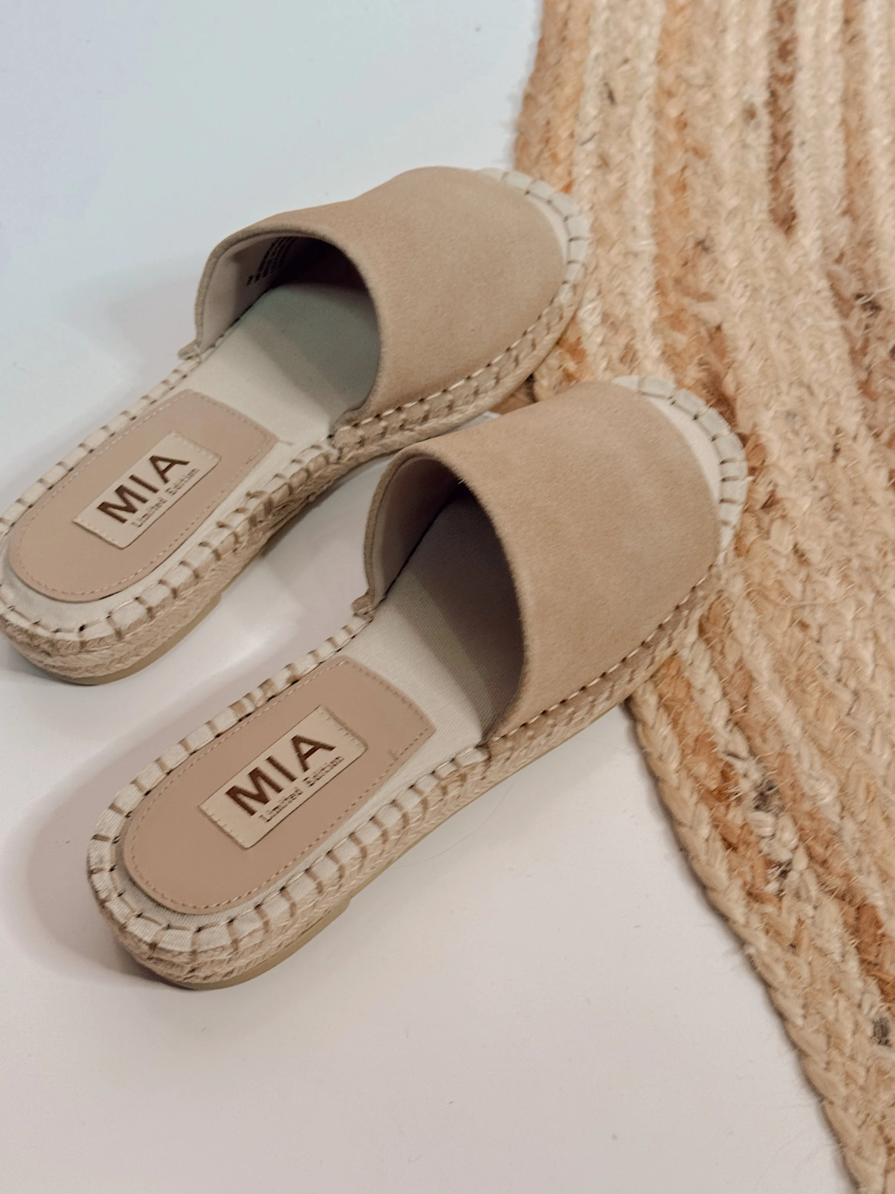 Noveli Suede Sandal - Taupe