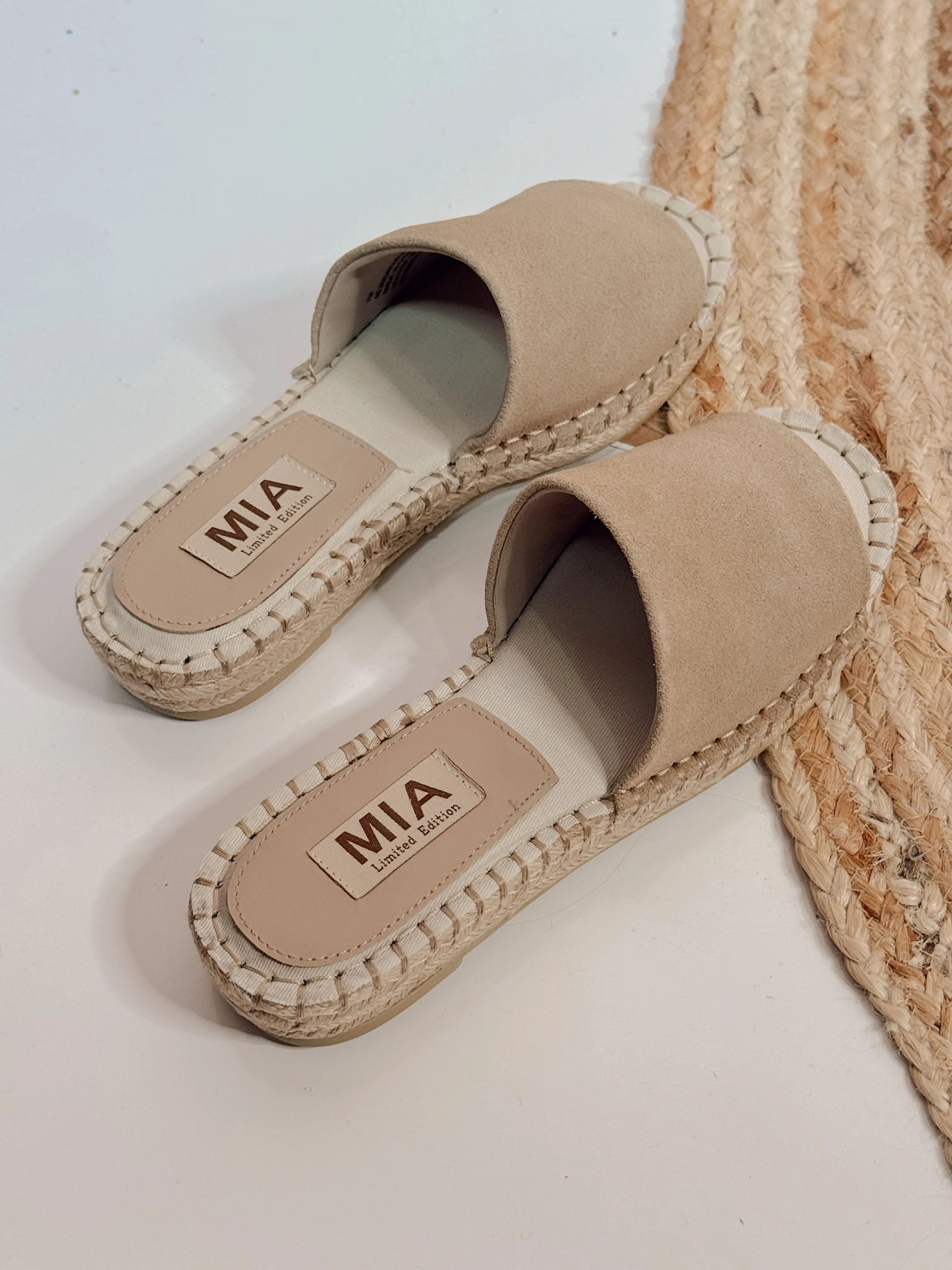 Noveli Suede Sandal - Taupe