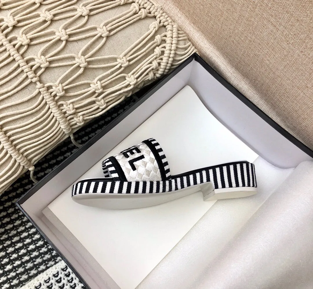 SE819 CC Slipper / Size4-10